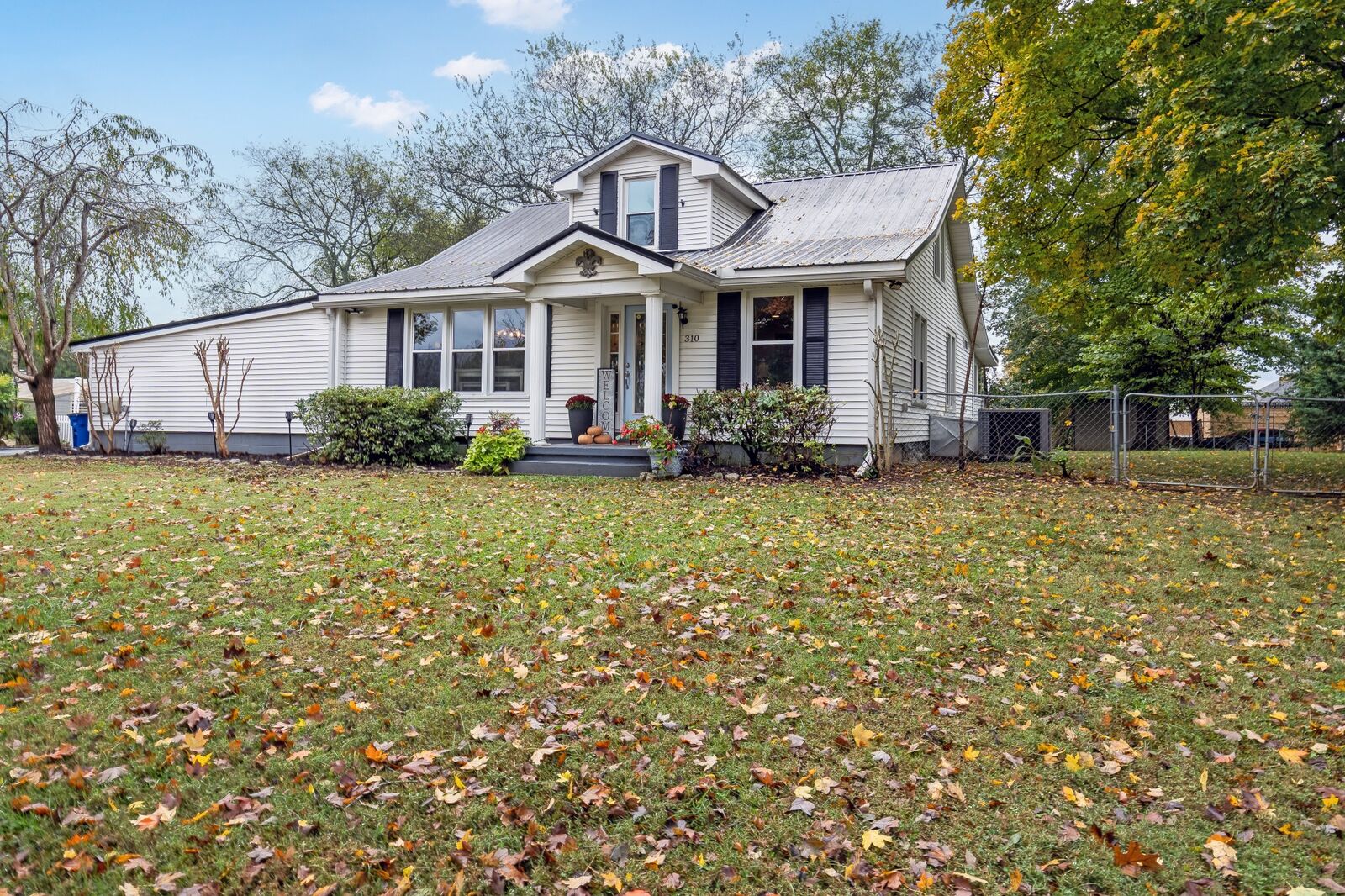 Property Photo: 310 Crest Dr TN 37160