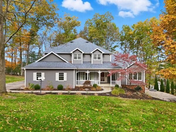 Property Photo: 256 Queen Esther Dr PA 18840