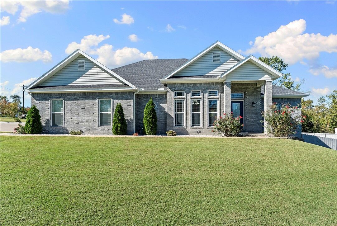 Property Photo: 2901 W Dogwood Street AR 72758