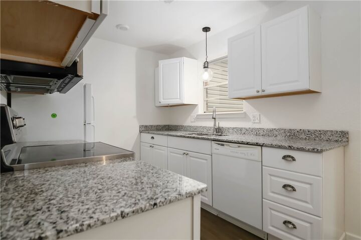 Property Photo: 904 SW 4th Avenue AR 72736