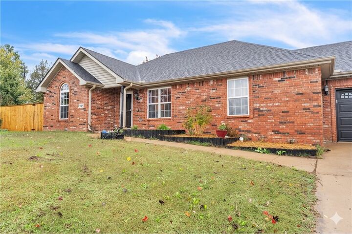 Property Photo:  501 Warrick Way  AR 72719 
