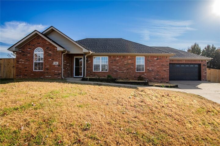 Property Photo:  501 Warrick Way  AR 72719 