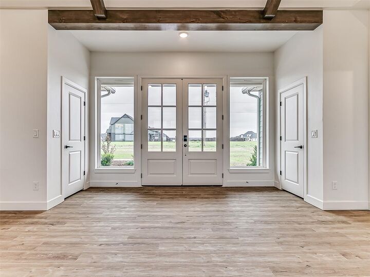 Property Photo:  2692 S May Avenue  OK 73044 