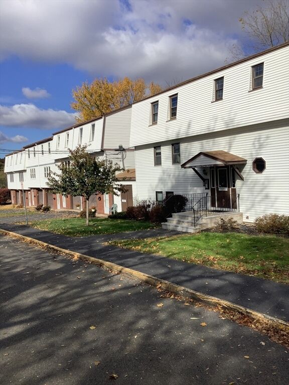 Property Photo:  1 Atkinson Dr 3  MA 01906