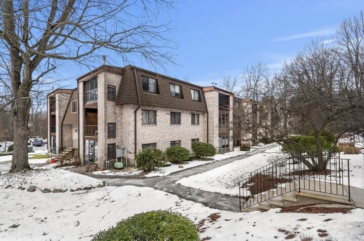 7 Greenbriar Dr 304  North Reading MA 01864 photo