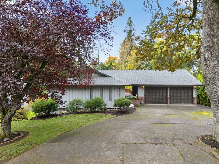 Property Photo: 15565 SE Wildwoods Ct OR 97267