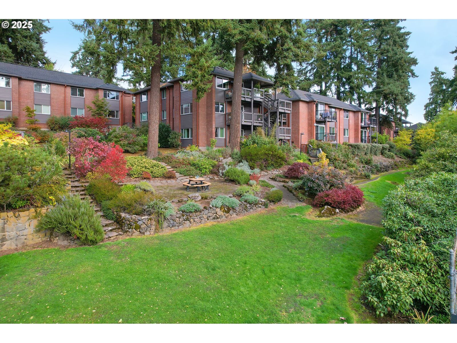 Property Photo:  222 Ridgeway Rd  OR 97034