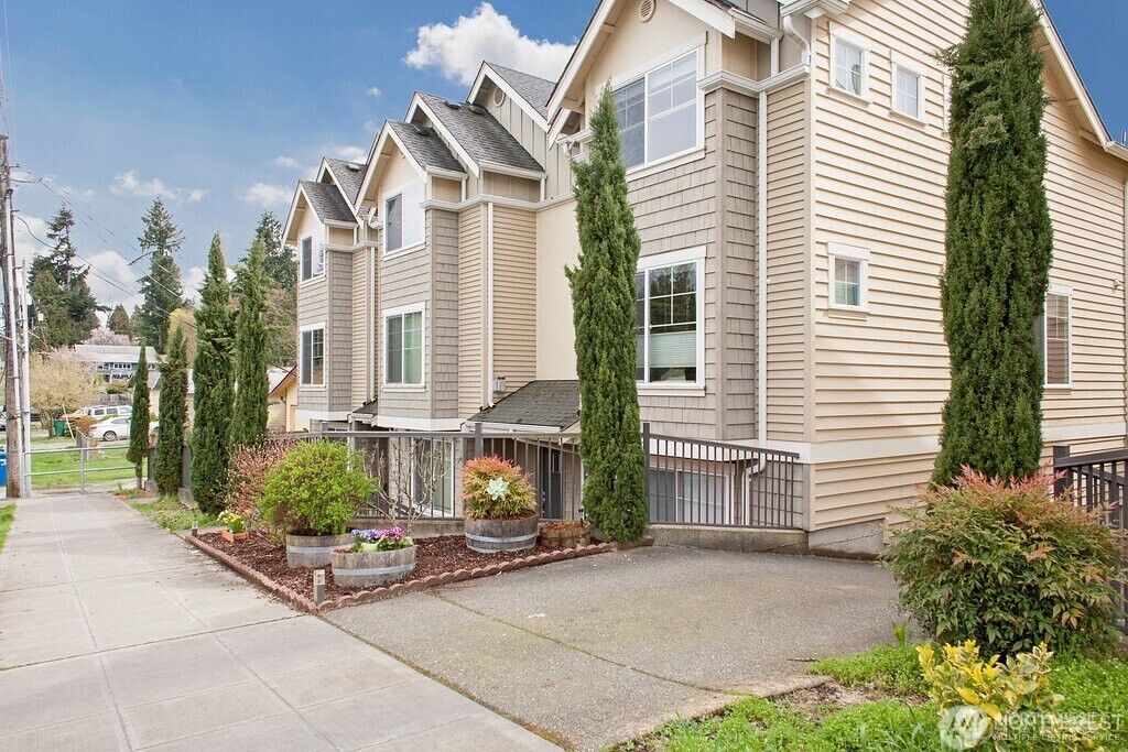 Property Photo: 1027 NE 123rd Street A WA 98125