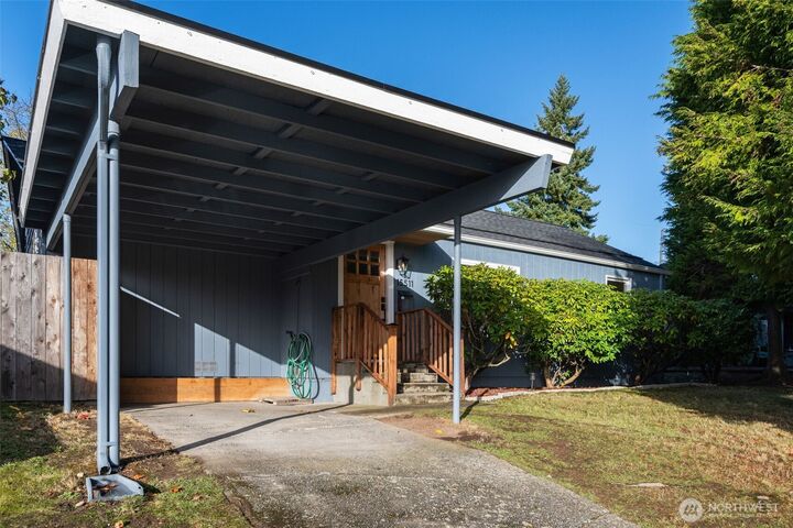 Property Photo:  15511  10th Avenue NE  WA 98155