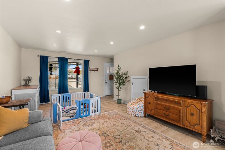 Property Photo:  3577  Bainard Road  WA 98828