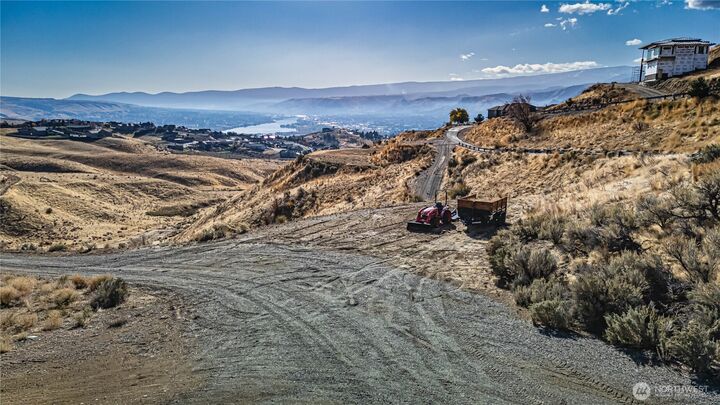 Property Photo:  180  Sequoia Lane  WA 98801 