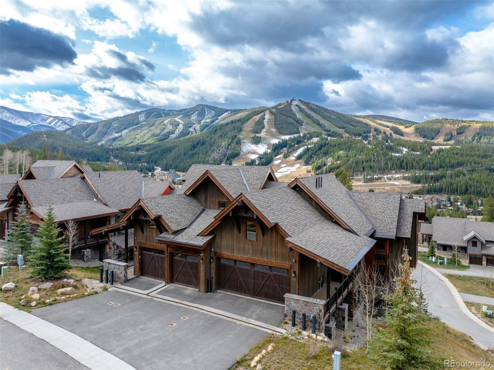 Property Photo:  509 Summit Place  CO 80482 