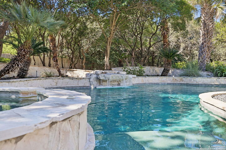 Property Photo: 512 Blackjack Oak TX 78230