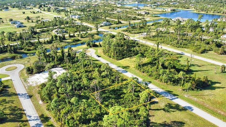 Property Photo: 13 Tide Ct FL 33946