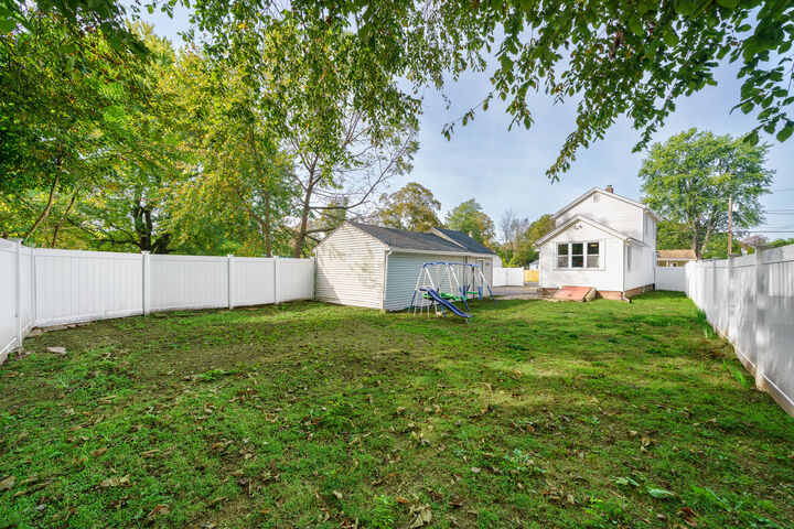 Property Photo:  6 Cedar Street  CT 06082 