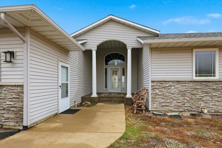 Property Photo:  6311 S S Saddle Ridge Rd Rd  WA 99016