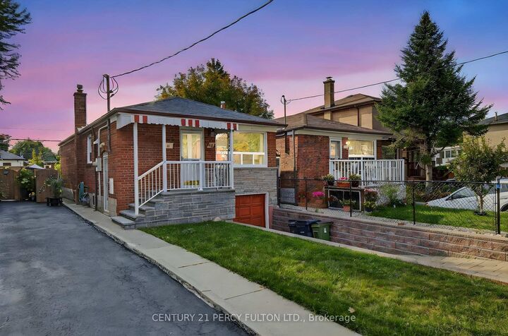 Photo de la propriété:  98 Granger Avenue  ON M1K 3L3