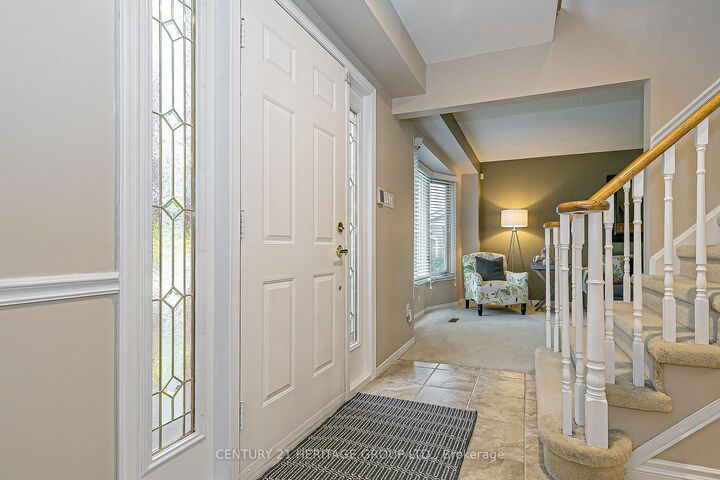 Photo de la propriété: 124 John Bowser Crescent ON L3Y 7P1