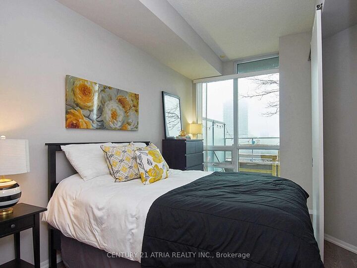 Property Photo: 18 Yonge Street E 607 ON M5E 1Z8