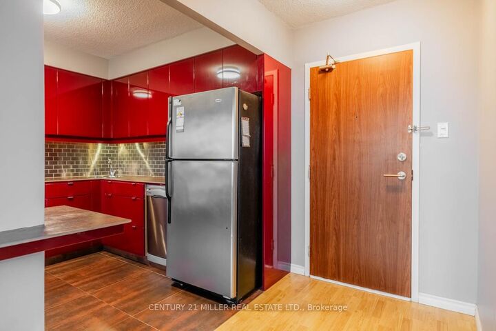 Property Photo: 2301 Derry Road W 405 ON L5N 2R4