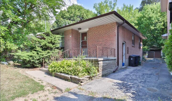 11 Collinson Boulevard  Toronto ON M3H 3B7 photo
