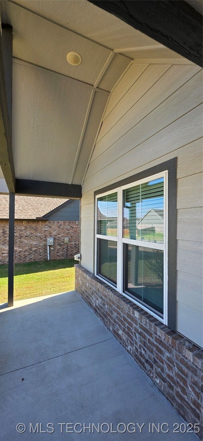Property Photo: 1419 E South Park Place OK 74011