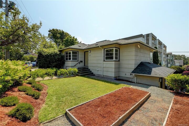 Property Photo:  1211 Fairfield Rd  BC V8V 3B3