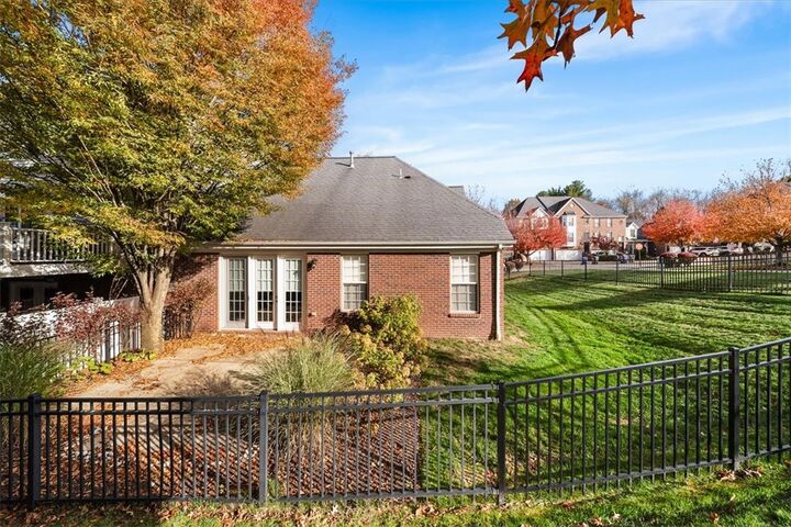 Property Photo: 507 E Vanderbilt Dr PA 16046