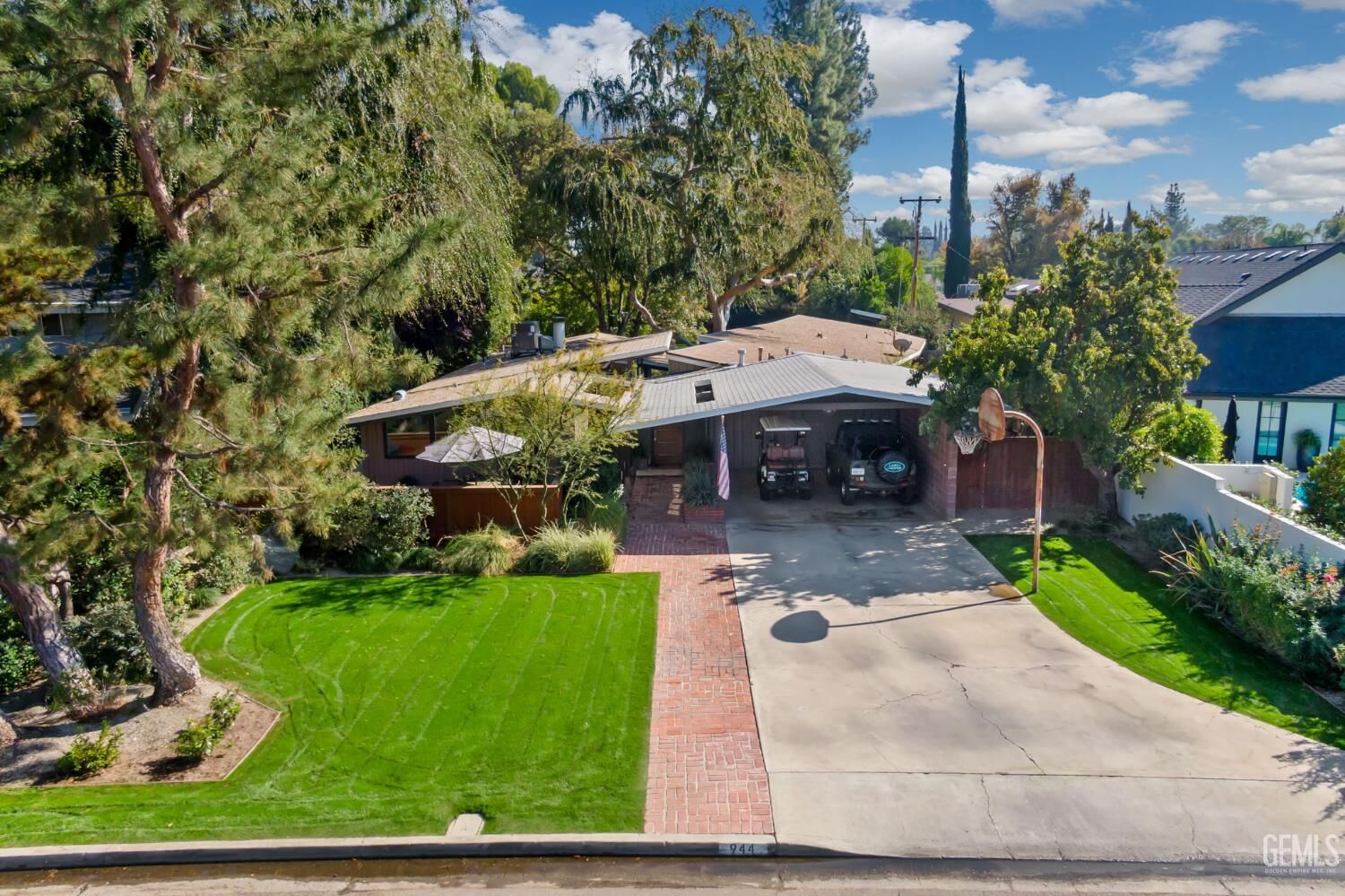 Property Photo:  944 Fairway Drive  CA 93309
