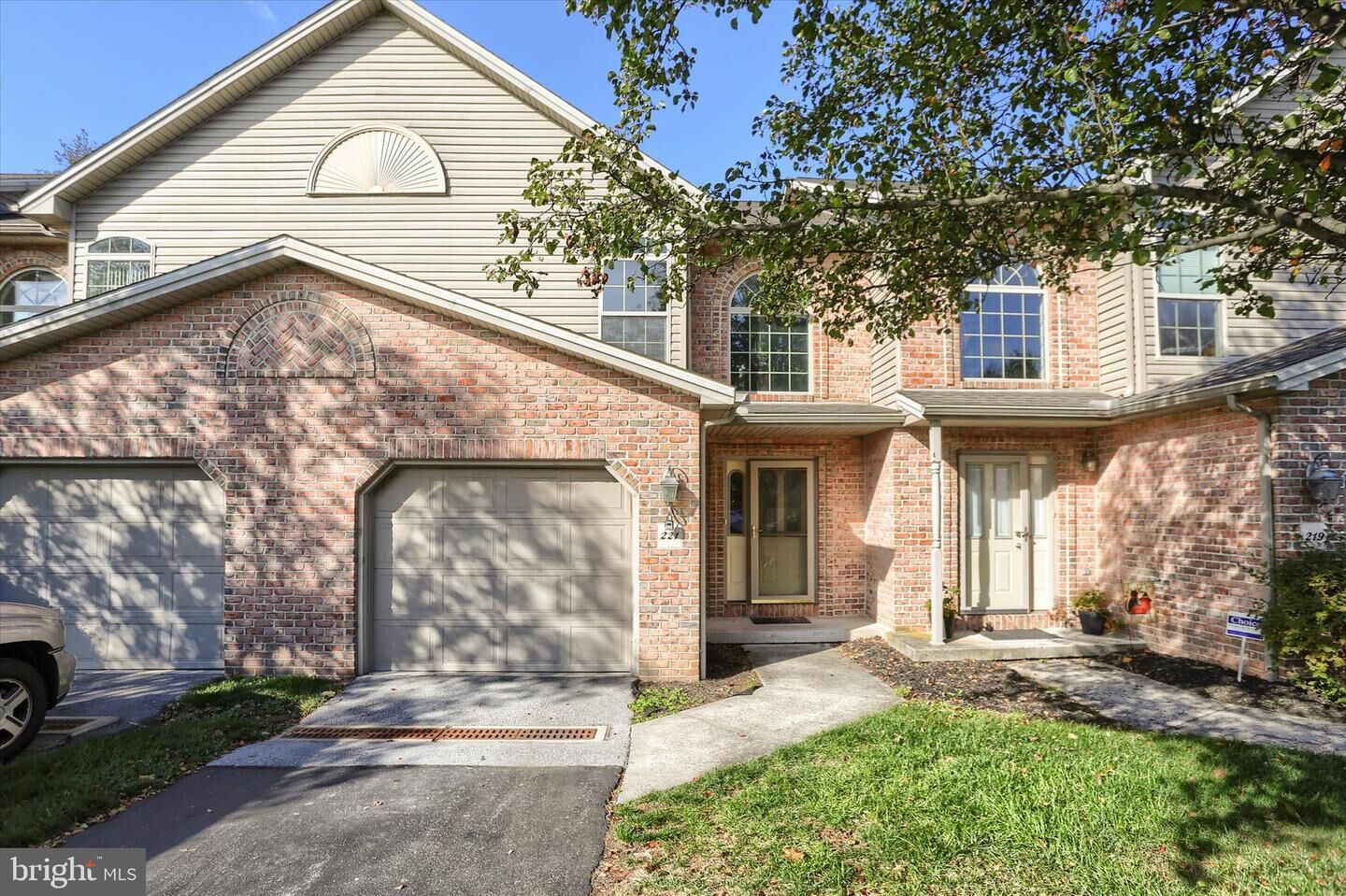 Property Photo: 221 W Locust Street PA 17025