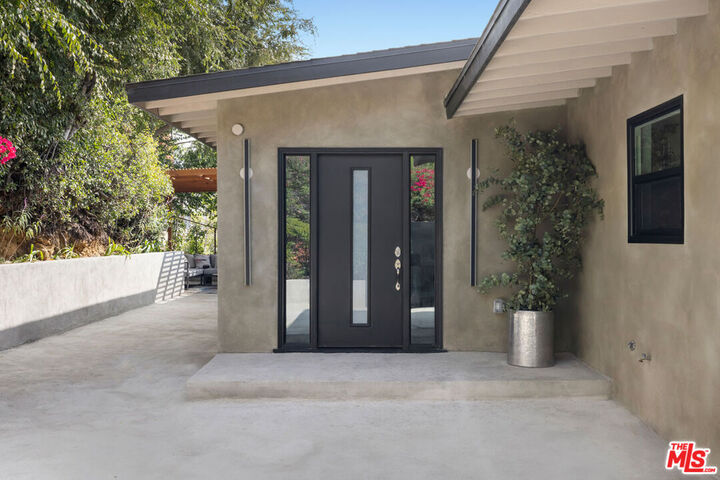 Property Photo: 4035 W Avenue 42 CA 90065