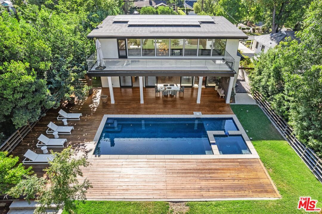 Property Photo:  5922 Oakdale Ave  CA 91367