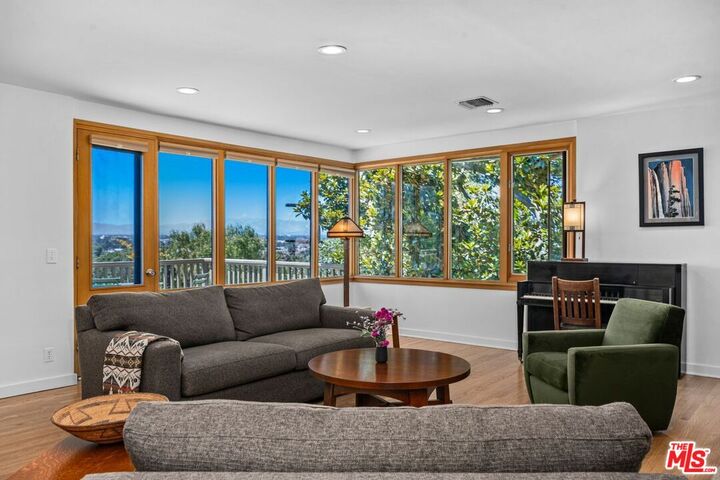 Property Photo:  13201 Cheltenham Dr  CA 91423 