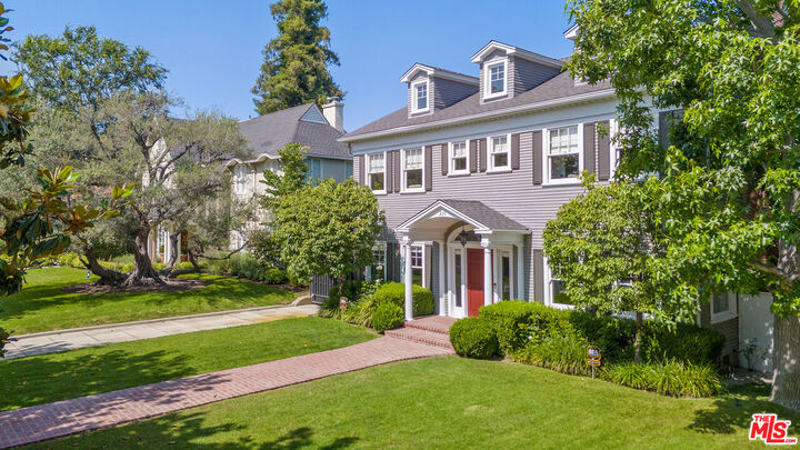 Property Photo:  236 S Irving Blvd  CA 90004