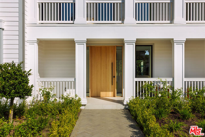 Property Photo: 162 N Rexford Dr CA 90210