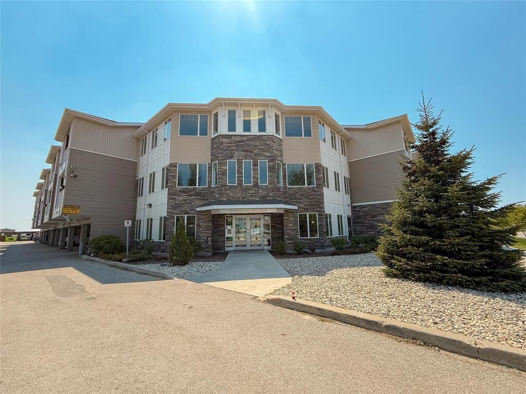Property Photo:  235 Bridgeland Drive  MB R3Y 0H4