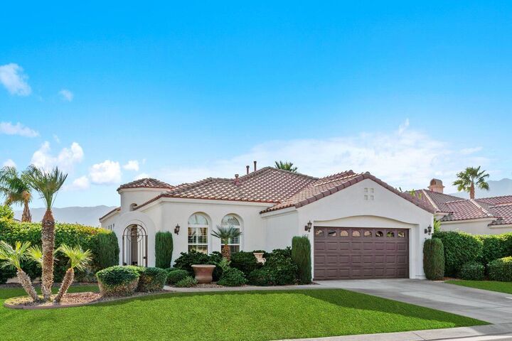 Property Photo: 61 Via Las Flores CA 92270