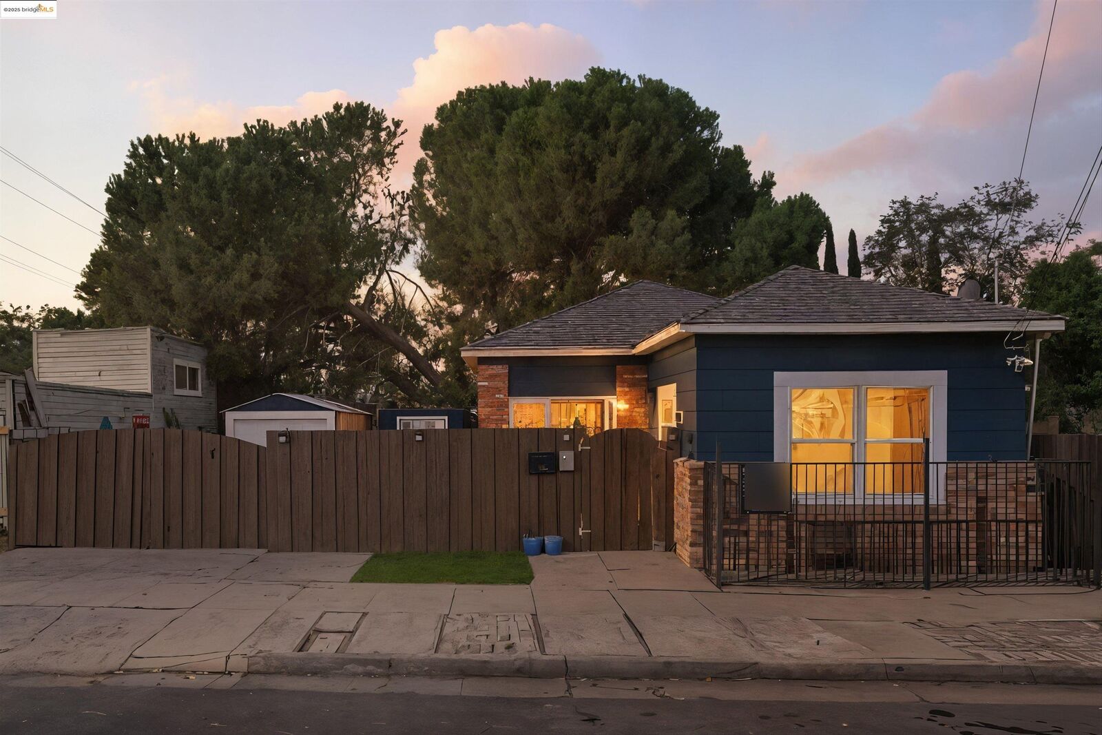 Property Photo: 810 F St CA 94509