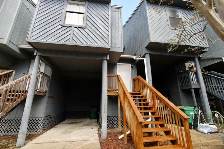 Property Photo: 200 White Street 6 FL 32578