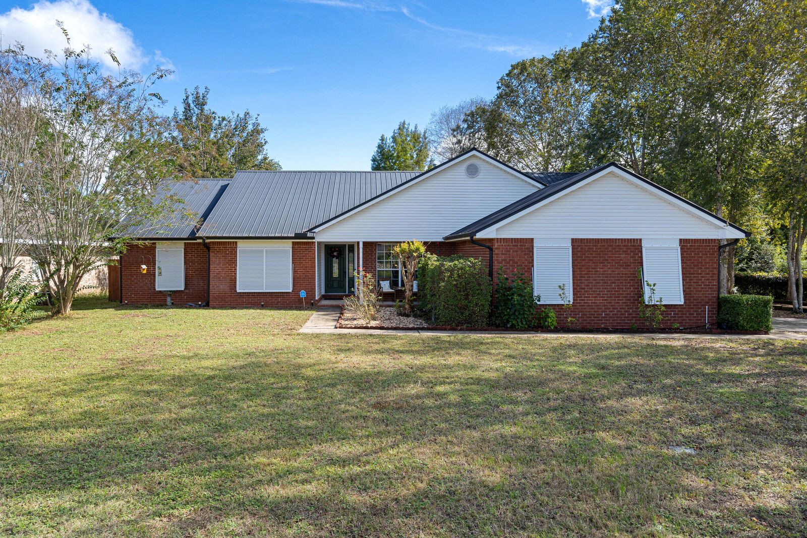 Property Photo: 2852 Atoka Trail FL 32539