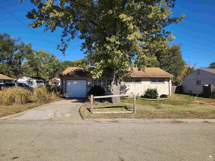 Property Photo: 1232 W 11 Street KS 66441