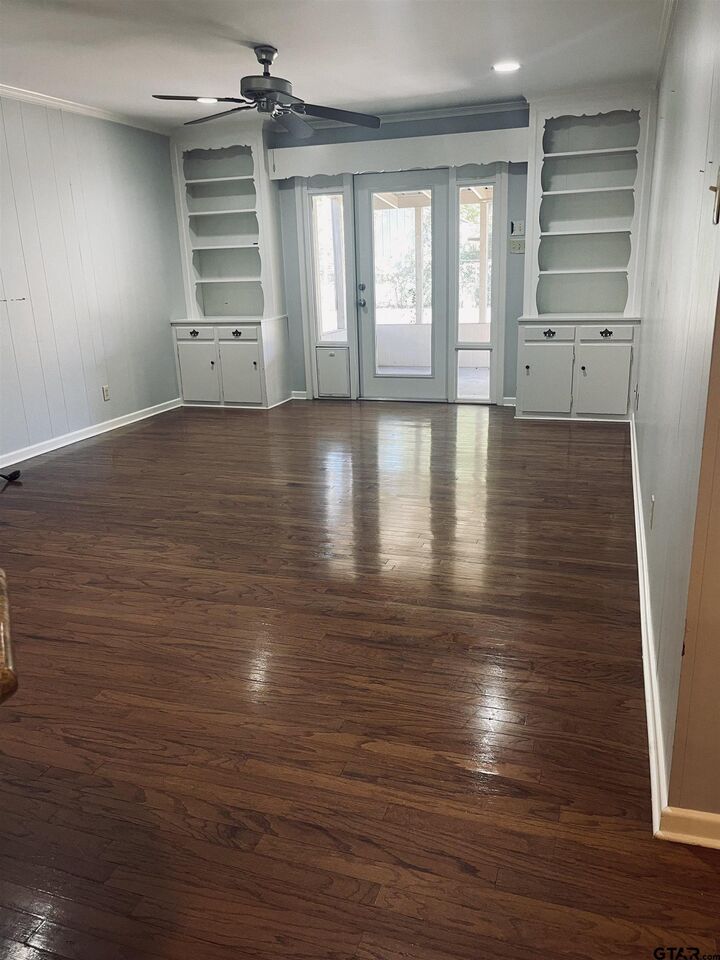 Property Photo: 600 N Johnson TX 75773