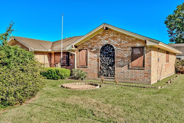 Property Photo: 4724 80th Street TX 77642