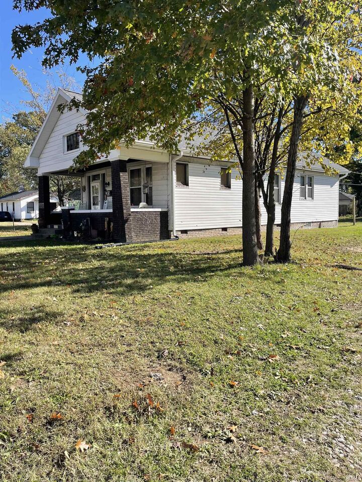 Property Photo: 725 Waggoner Avenue IN 47713