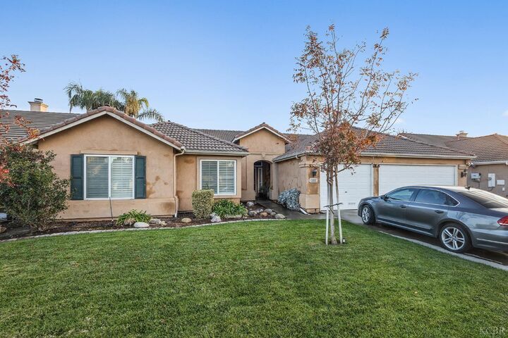 Property Photo:  1051 W Pepper  CA 93230