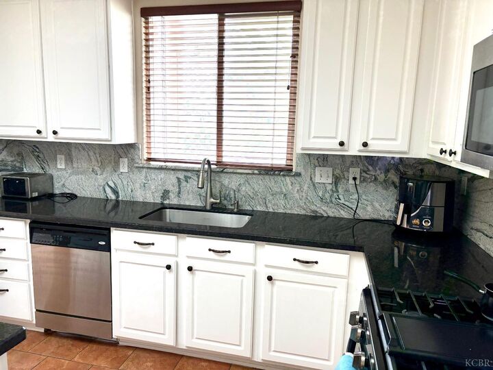 Property Photo:  2243 W Franklin Way  CA 93230 