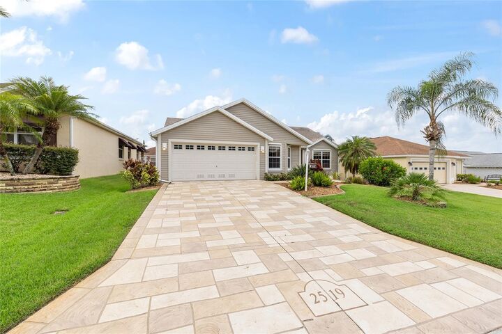 Property Photo: 2519 Hanlon Terrace FL 32162
