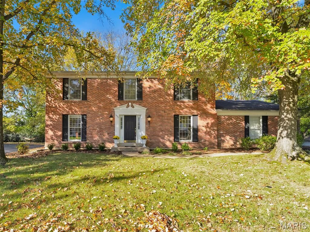 Property Photo:  2323 Hollyhead Drive  MO 63131 