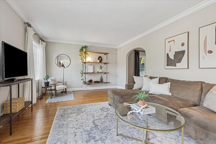 Property Photo:  109 W Hillside Avenue  IL 60010 