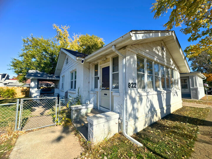 Property Photo: 922 W Lafayette Street IL 61350
